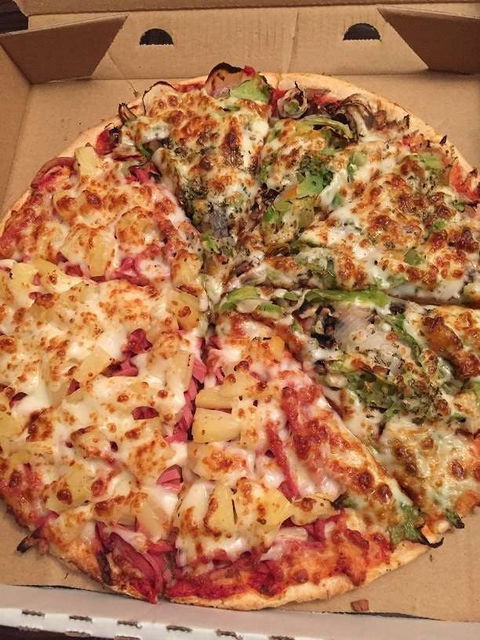 Johnny Boys Pizza - Mentone - Accommodation QLD 0