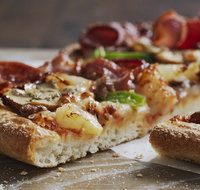 Domino's - Beldon - Accommodation QLD