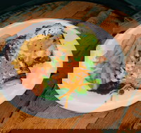 Three Little Pigs Tavern - Accommodation QLD