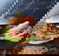 Pie Alley Blues - Accommodation QLD