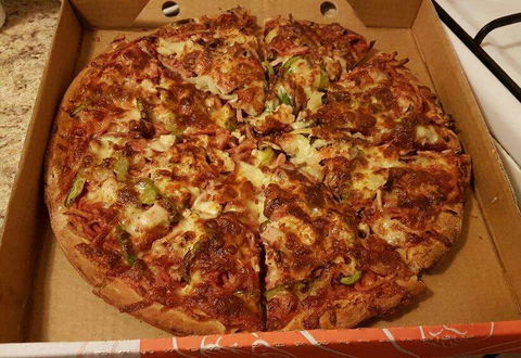 Broady Pizza - Accommodation QLD 0