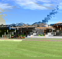 Two Rivers Wines - Accommodation QLD