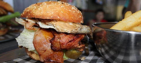 Magnums Bistro - Accommodation QLD 1
