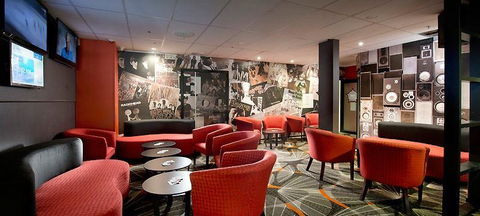Palmwoods Hotel - Accommodation QLD 3