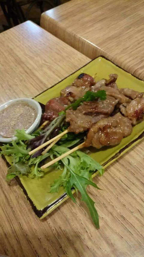 Tom's Thai - Accommodation QLD 0