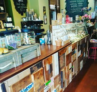 Cakes and Vases - Accommodation QLD