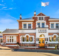 Cygnet Old Bank Cafe - Accommodation QLD