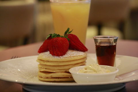 TABLE:30 - PARKROYAL - Accommodation QLD 0