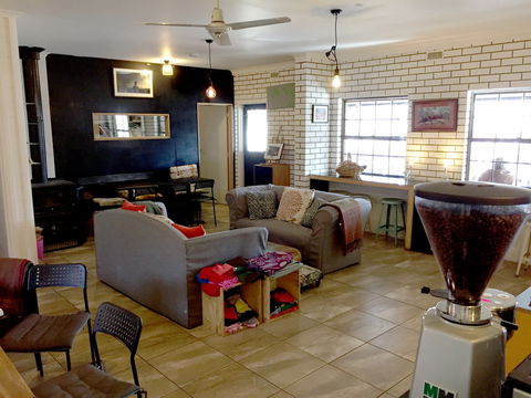 Dumu Balcony Cafe - Accommodation QLD 1
