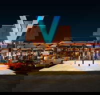 V Hotel - Accommodation QLD