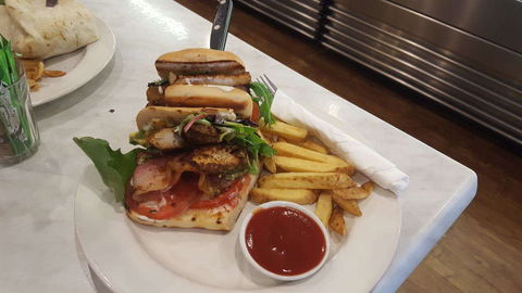 Delicious Fingers Burgers And Cafe - Accommodation QLD 0