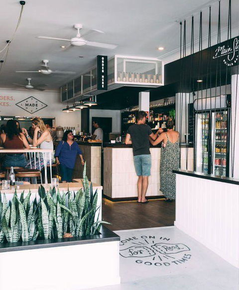 Izzy's Restaurant - Accommodation QLD 4