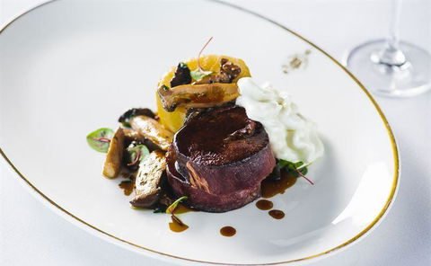 SJ's Brasserie - Accommodation QLD 3