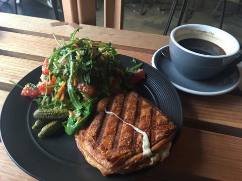 Abbots And Kinney - Accommodation QLD 0