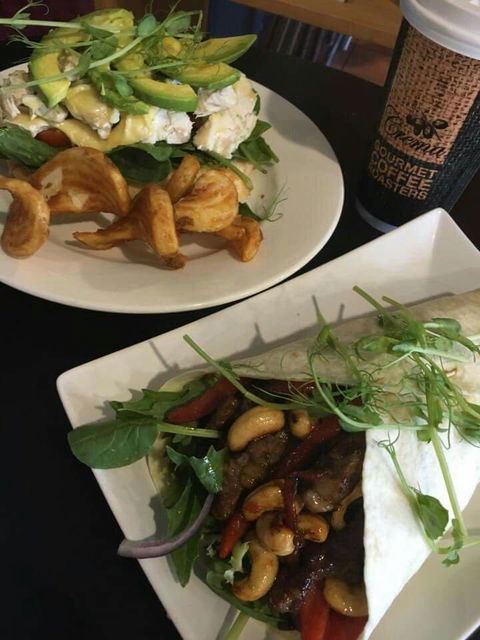 Onshore Cafe - Accommodation QLD 4