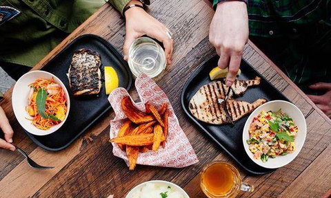 Salmon & Bear - Accommodation QLD 11