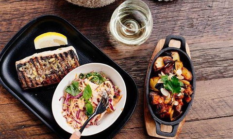 Salmon & Bear - Accommodation QLD 7