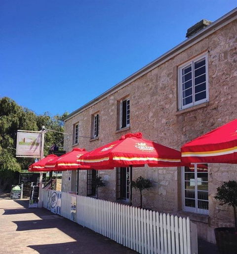 Caledonian Inn - Accommodation QLD 11