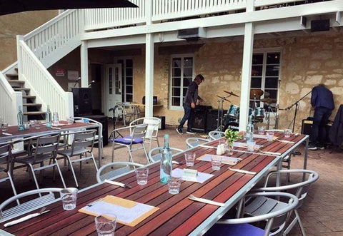 Caledonian Inn - Accommodation QLD 13