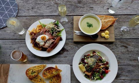Caledonian Inn - Accommodation QLD 1