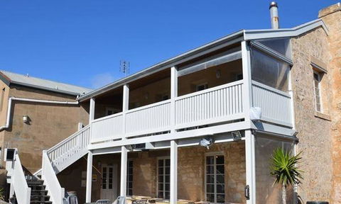 Caledonian Inn - Accommodation QLD 6