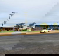 Two Mile Hotel - Accommodation QLD