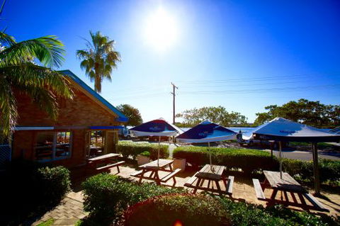 Tea Gardens Hotel–Motel - Accommodation QLD 1