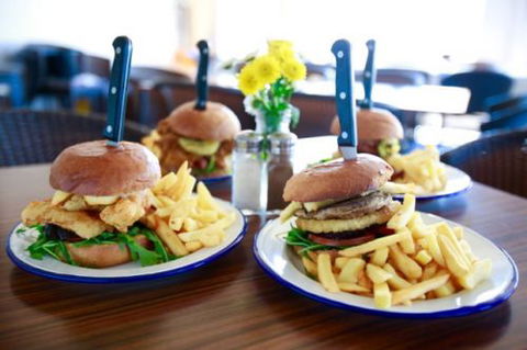 Tea Gardens Hotel–Motel - Accommodation QLD 3