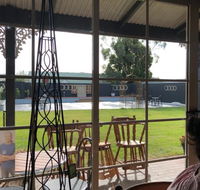 Huntington Tavern - Accommodation QLD