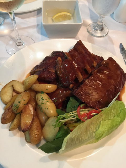 Sails Restaurant - Accommodation QLD 4