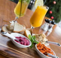 2 Cuz Cafe - Accommodation QLD