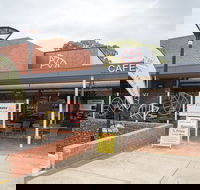 Avenues Cafe Bar - Accommodation QLD