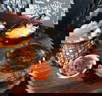 Burek Lounge - Accommodation QLD