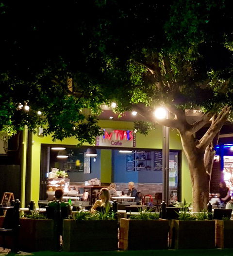 In Thais Cafe - Accommodation QLD 8
