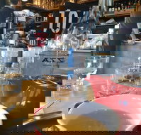 Surreal Eats - Accommodation QLD