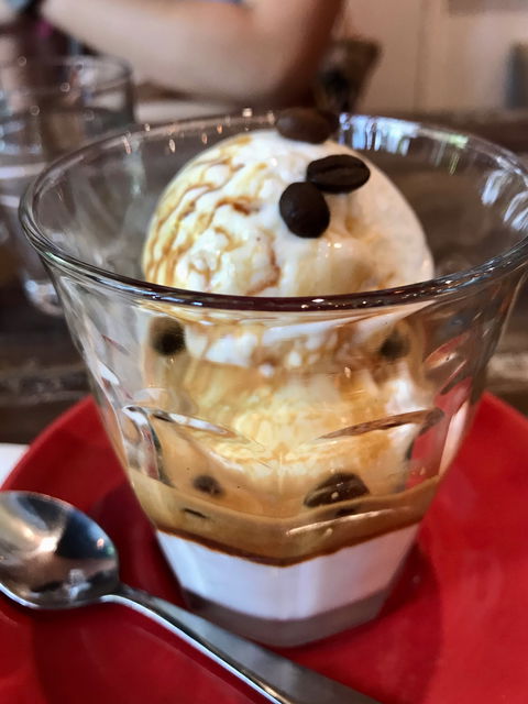 UR Caffe - Accommodation QLD 5