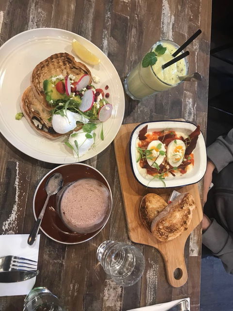 UR Caffe - Accommodation QLD 6