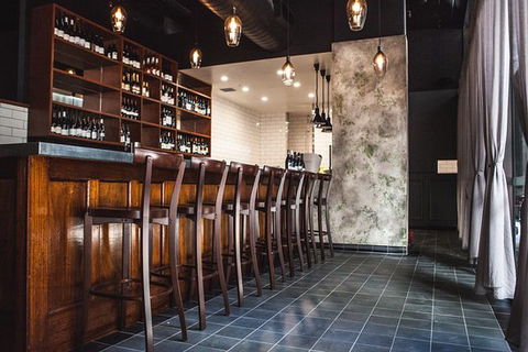 La Lune Wine CO - Accommodation QLD 0