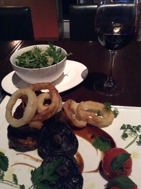 O Bar & Restaurant - Accommodation QLD 2