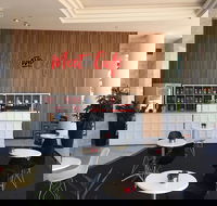 Meet and Cafe - Accommodation QLD