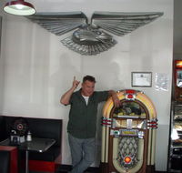 Retro Style Dinning - Accommodation QLD