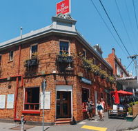 Robert Burns Hotel - Accommodation QLD