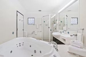 The Coffee House Apartments & Bistro - Accommodation QLD 7