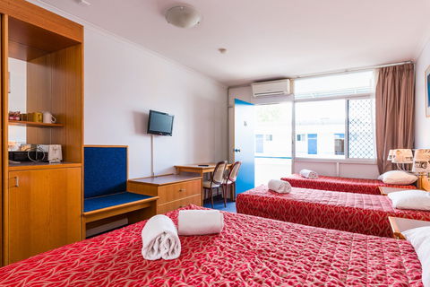 The Q Motel - Accommodation QLD 8