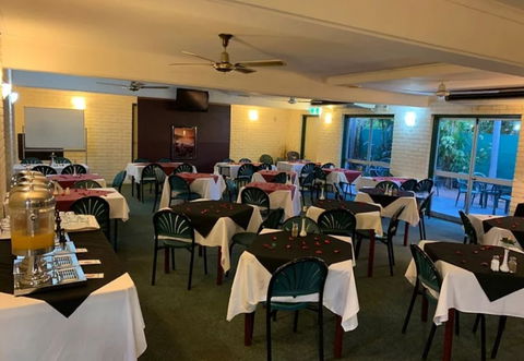 Pine Tree Motel - Accommodation QLD 2