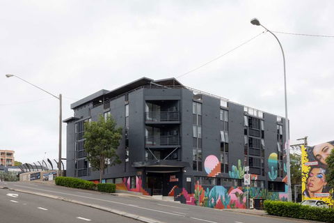 Hotel Hacienda - Accommodation QLD 0