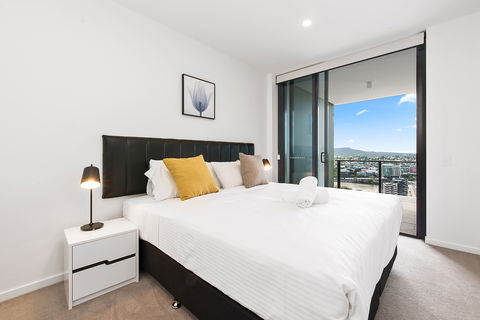 Arise Ivy And Eve - Accommodation QLD 4