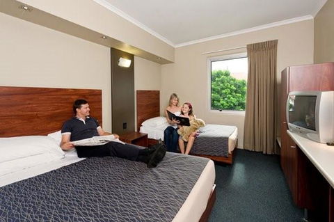 Rocklea International Hotel - Accommodation QLD 6