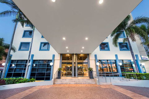 Best Western Plus Hotel Diana - Accommodation QLD 0