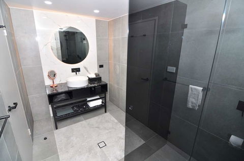 Deco Hotel - Accommodation QLD 2